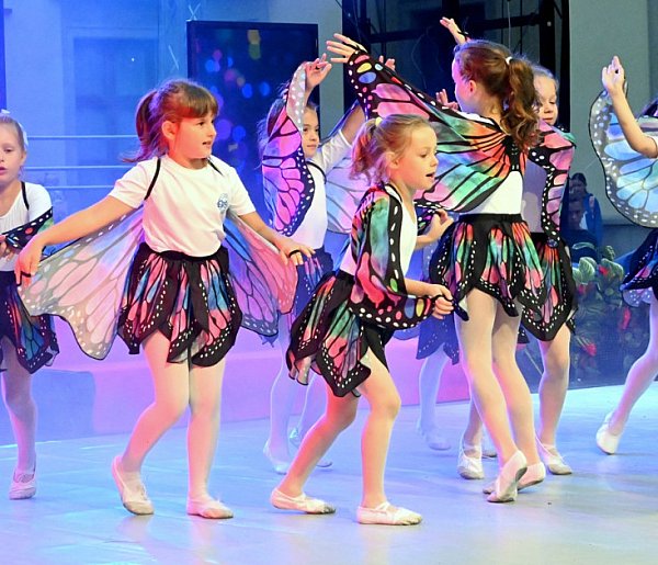 Taneczny show na scenie Letniego Festiwalu Muzyki, Tańca i Teatru w Tarnobrzegu-225370