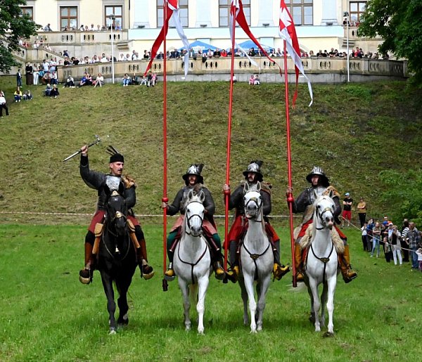 Husaria za Zamkiem Tarnowskich w Tarnobrzegu starła się ze Szwedami [ZDJĘCIA]-225547