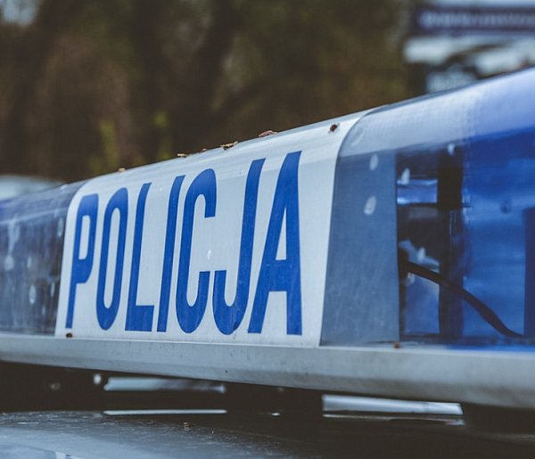 Próbował się przespać w ganku cudzego domu. Właścicielka zaalarmowała policję-226021