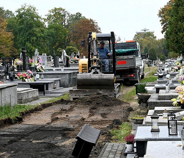 Na Cmentarzu Parafialnym w Tarnobrzegu trwa remont [ZDJĘCIA]-226419
