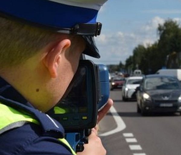 18-latka straciła prawo jazdy. Nie pierwszy raz przekroczyła prędkość-227105