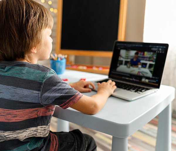 Popularni influencerzy mogą mieć kłopoty. Treści dla dzieci budzą kontrowersje-227433