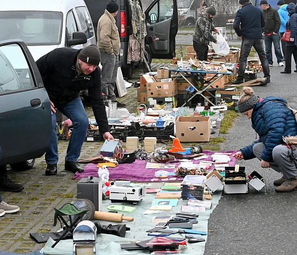 Ostatni w tym roku Pchli Targ w Tarnobrzegu w świątecznym klimacie [ZDJĘCIA]-228111