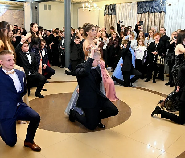 Studniówka tarnobrzeskiej "Budowlanki" [ZDJĘCIA]-229657