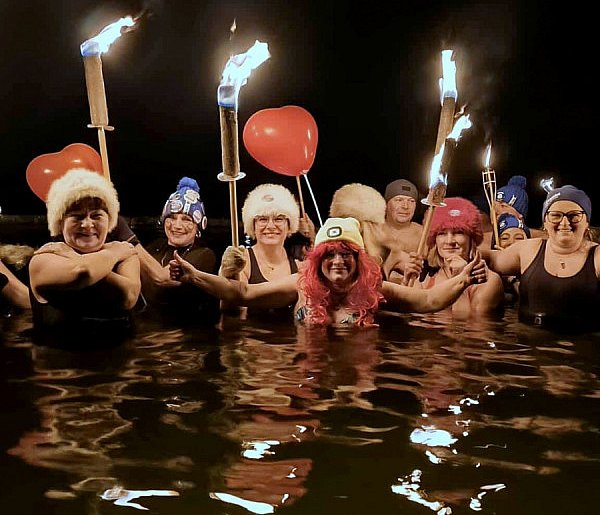 Z miłością do lodu. Walentynki Body Mors Tarnobrzeg w Jeziorze Tarnobrzeskim