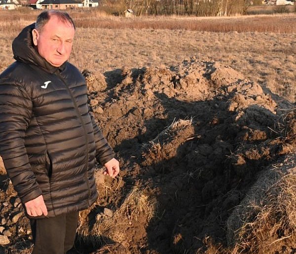 Odcięci od pól [Czytaj w gazecie]