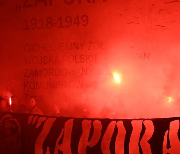 Hołd dla „Zapory”. Kibice Siarki uczcili 77. rocznicę śmierci bohatera [ZDJĘCIA]