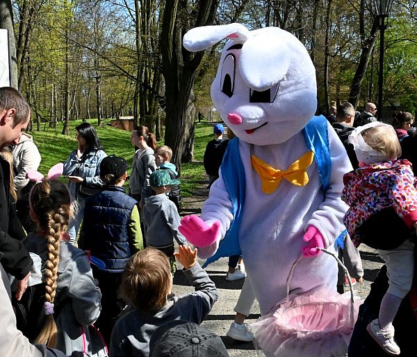 Przygoda z Wielkanocnym Zajączkiem w Parku Dzikowskim w Tarnobrzegu