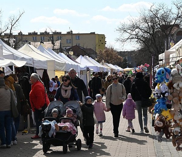 Trwa Jarmark Wielkanocny w Tarnobrzegu: Sprawdziliśmy, co warto kupić i... [FOTO]