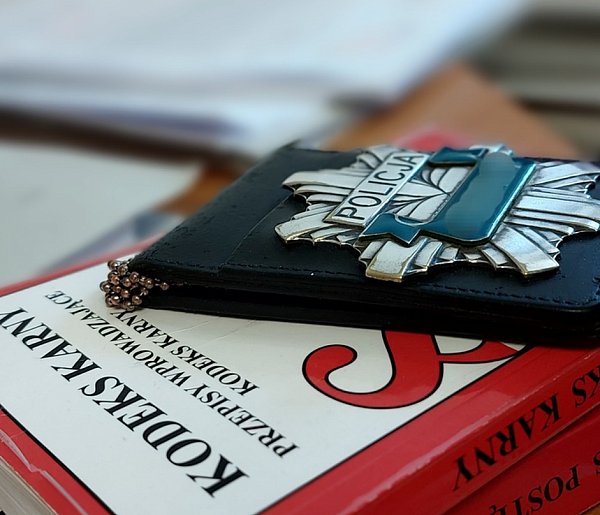 Zabrał auto i pojechał do sklepu. 42-latek z zakazem stanie przed sądem