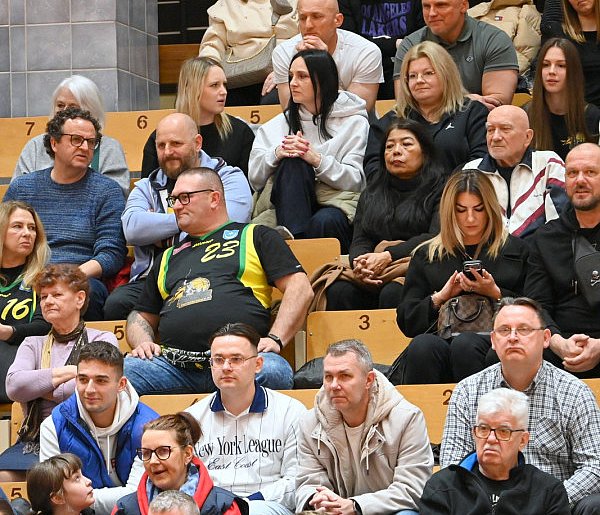 Tarnobrzeskich koszykarzy tradycyjnie dopingowała rzesza kibiców