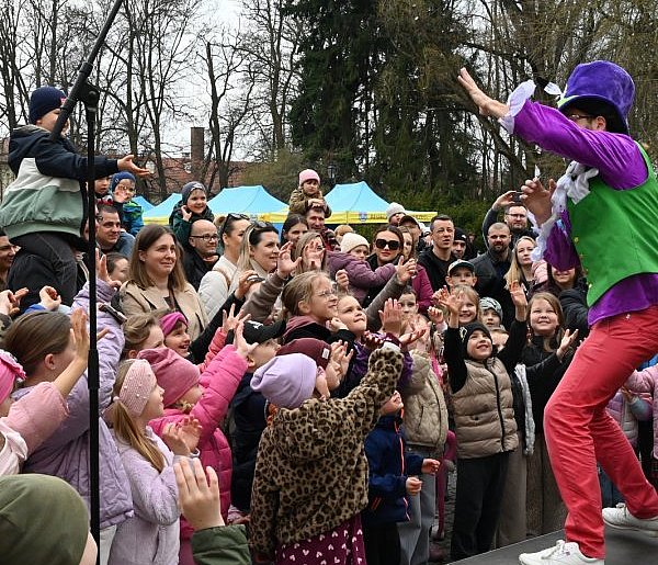 Tłumy w Parku Dzikowskim. Wielkanocna Przygoda przyciągnęła całe rodziny [ZDJĘCIA]
