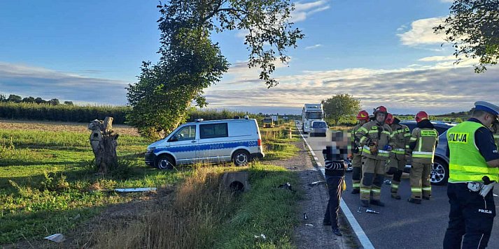 Osobówka zderzyła się z motocyklem na drodze krajowej w gminie Koprzywnica 
