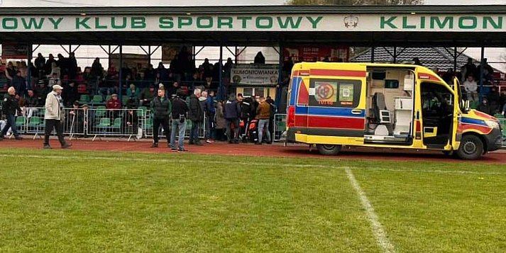 Piłkarz zasłabł podczas meczu w Klimontowie. To wychowanek Siarki Tarnobrzeg