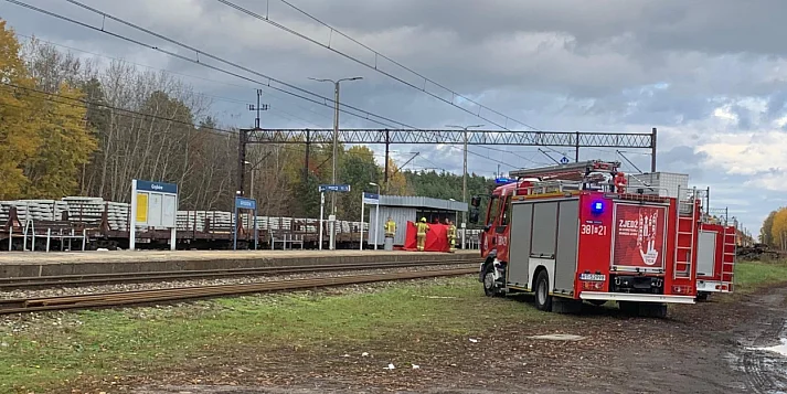 Tragiczne odkrycie w Zabrniu. Ciało młodego mężczyzny znalezione na stacji kolejowej [FOTO