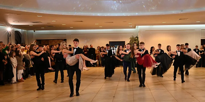 Co to był za bal! Druga odsłona studniówki tarnobrzeskiego LO im. M. Kopernika [ZDJĘCIA]