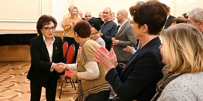 Posłanki PiS Elżbieta Witek i Ewa Leniart na Walentynki w Tarnobrzegu