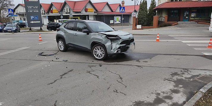 Wypadek obok komendy policji w Tarnobrzegu [ZDJĘCIA]