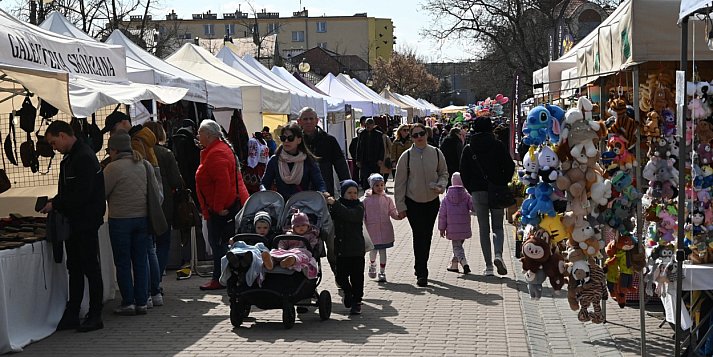 Trwa Jarmark Wielkanocny w Tarnobrzegu: Sprawdziliśmy, co warto kupić i jak wyglądają ceny