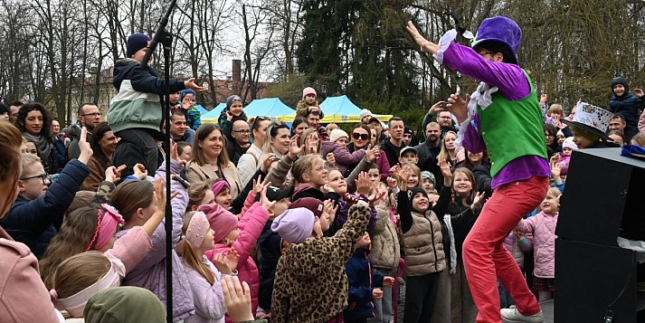 Tłumy w Parku Dzikowskim. Wielkanocna Przygoda przyciągnęła całe rodziny [ZDJĘCIA]