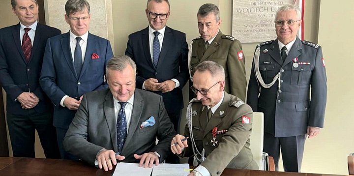 Specjaliści z Warszawy będą uczyć operowania robotem -226050