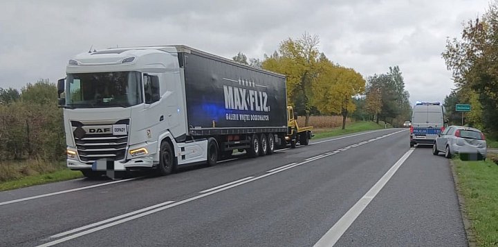 Zderzenie ciężarówki z osobówką na DK9-226266