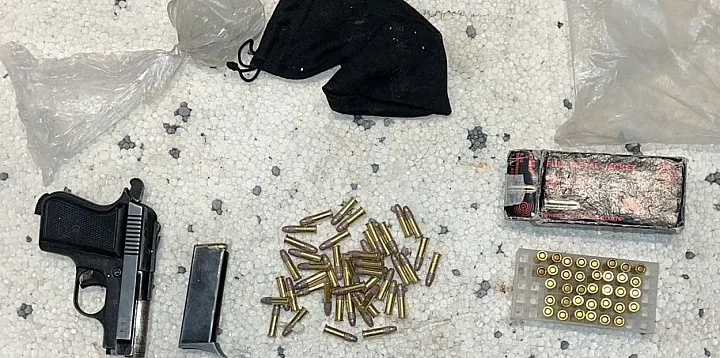W domu 33-latka policjanci znaleźli cały arsenał [FOTO]-226410