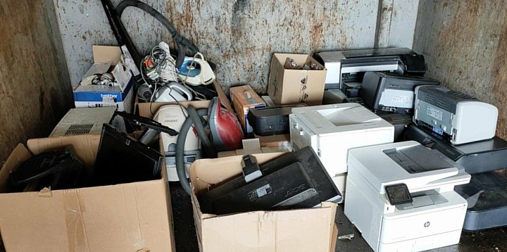 Oddaj elektrośmieci i pomóż przytulisku-226701