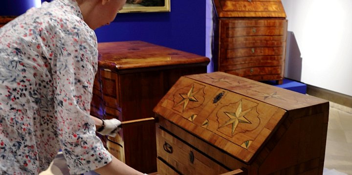 Zaproszenie na wystawę "Mit mebli kolbuszowskich"-227099