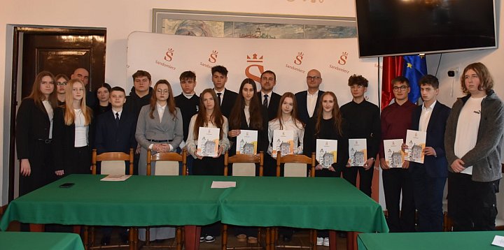 Młodzi radni Sandomierza rozpoczęli pracę-229360