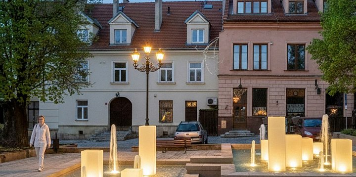 Mały Rynek z nową fontanną.-229447