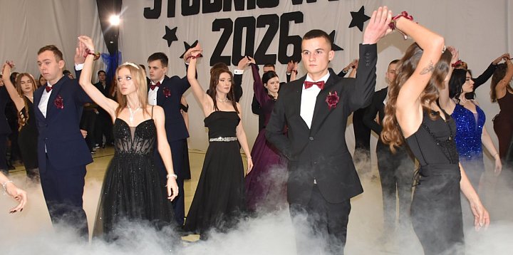 Studniówka liceum w Chobrzanach [ZDJĘCIA]-229651