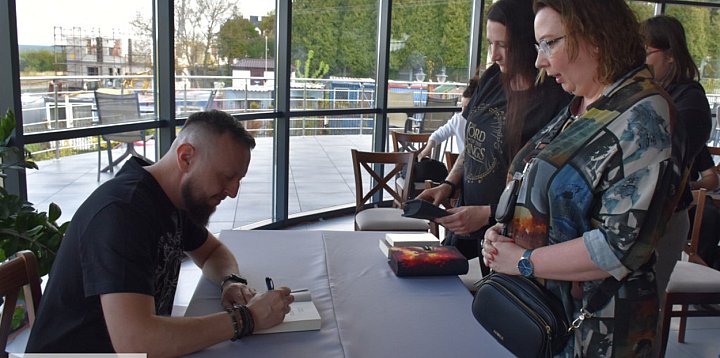 Sukces książki Sandomierzanina Michała Śmielaka