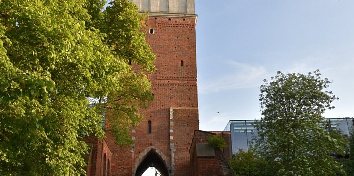 Brama Opatowska w Sandomierzu czasowo zamknięta