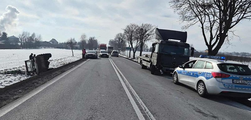 Wypadek na DK9. Laweta uderzyła w ciągnik rolniczy