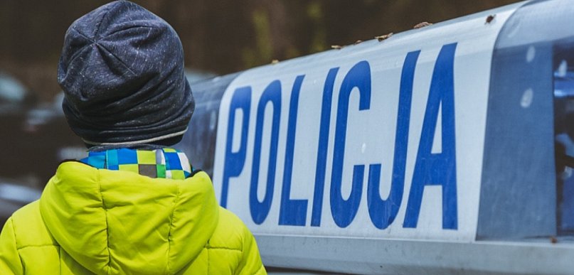 Zostawił syna w aucie i poszedł na zakupy. Gdy wrócił dziecka nie było...