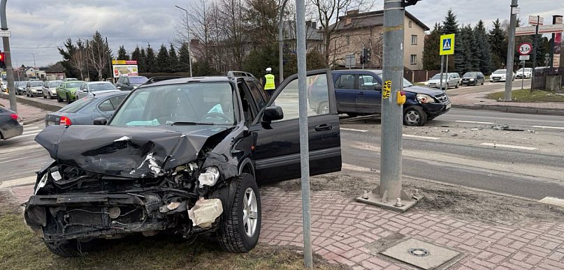 Wypadek na obwodnicy Sandomierza. Zderzyły się dwie osobówki