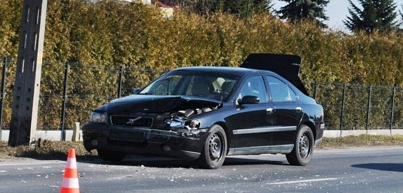 Jedna osoba trafiła do szpitala po zderzeniu w Gorzycach [ZDJĘCIA]