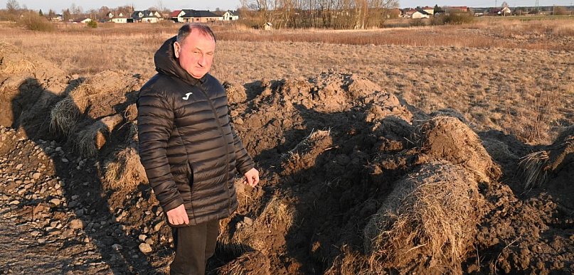 Odcięci od pól [Czytaj w gazecie]