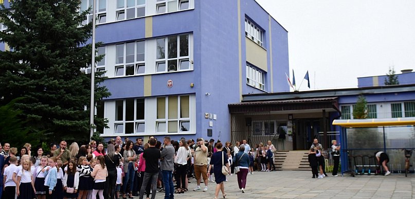 Największa szkoła podstawowa w Tarnobrzegu idzie na wojnę z hejterami