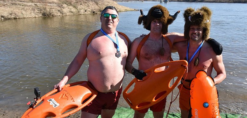 Zimowa Przeprawa Wisły Wpław w iście wiosennej aurze [ZDJĘCIA]