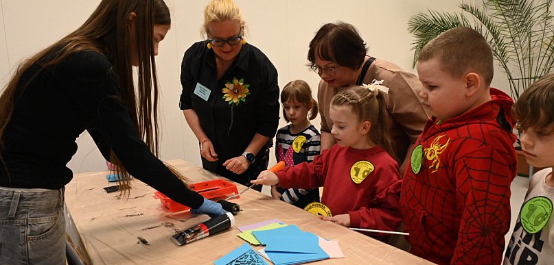 Przyszli pierwszoklasiści opanowali tarnobrzeską „Dziesiątkę” [ZDJĘCIA]