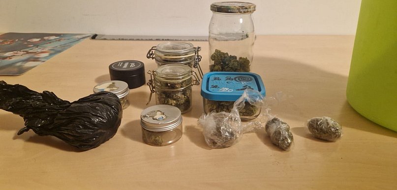 23-latek trafił do aresztu. W jego domu znaleziono dużą ilość marihuany