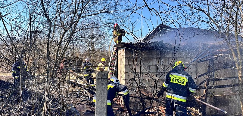 Pożar na tarnobrzeskim osiedlu Sielec [ZDJĘCIA]