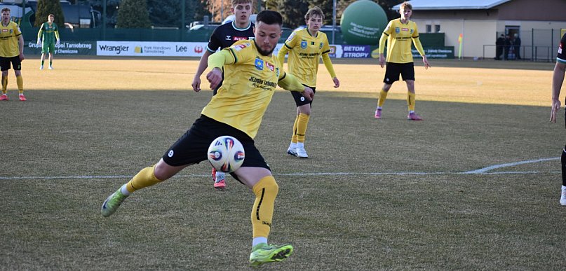 Siarka przegrała z Chełmianką [ZDJĘCIA] [TABELA]