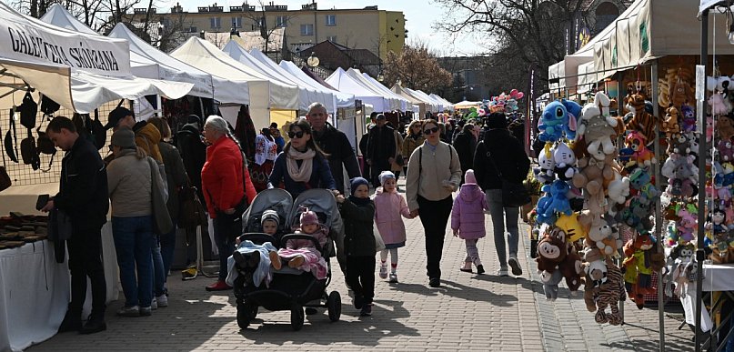 Trwa Jarmark Wielkanocny w Tarnobrzegu: Sprawdziliśmy, co warto kupić i... [FOTO]