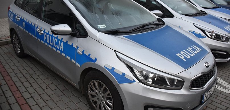 Pijany kierowca uciekał do lasu. Nie miał prawa jazdy