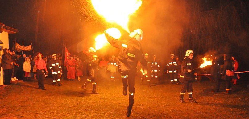 Bziuki rozświetlą Wielką Sobotę w Koprzywnicy. To wyjątkowe widowisko
