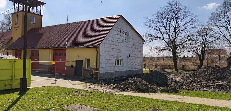 Trwa rozbudowa remizy w Chmielowie