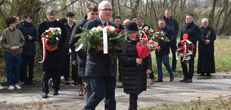 Pamięć, która zobowiązuje. Tarnobrzeg uczcił rocznice Katynia i Smoleńska